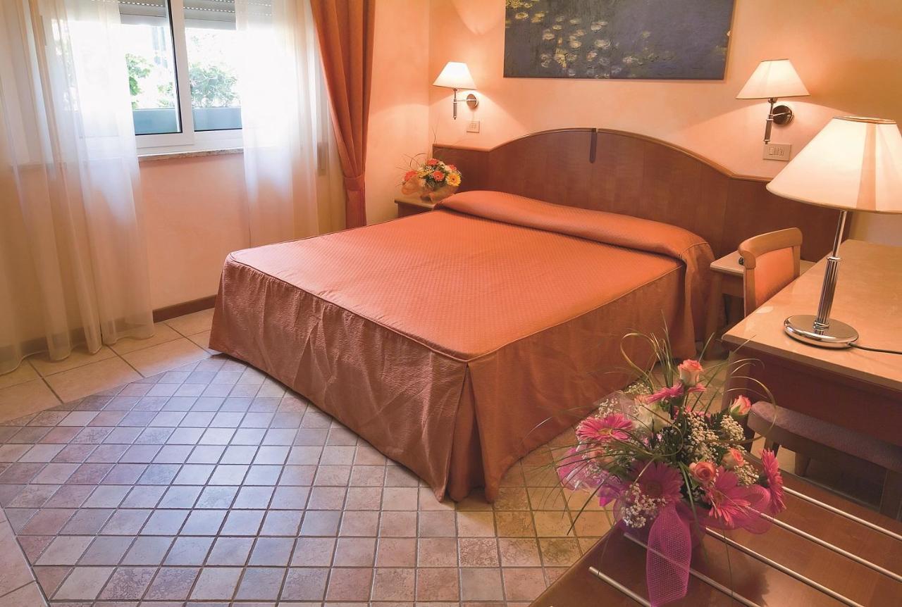 בלריה-איגאה מרינה Hotel Rosalba - Valentini Family Village מראה חיצוני תמונה